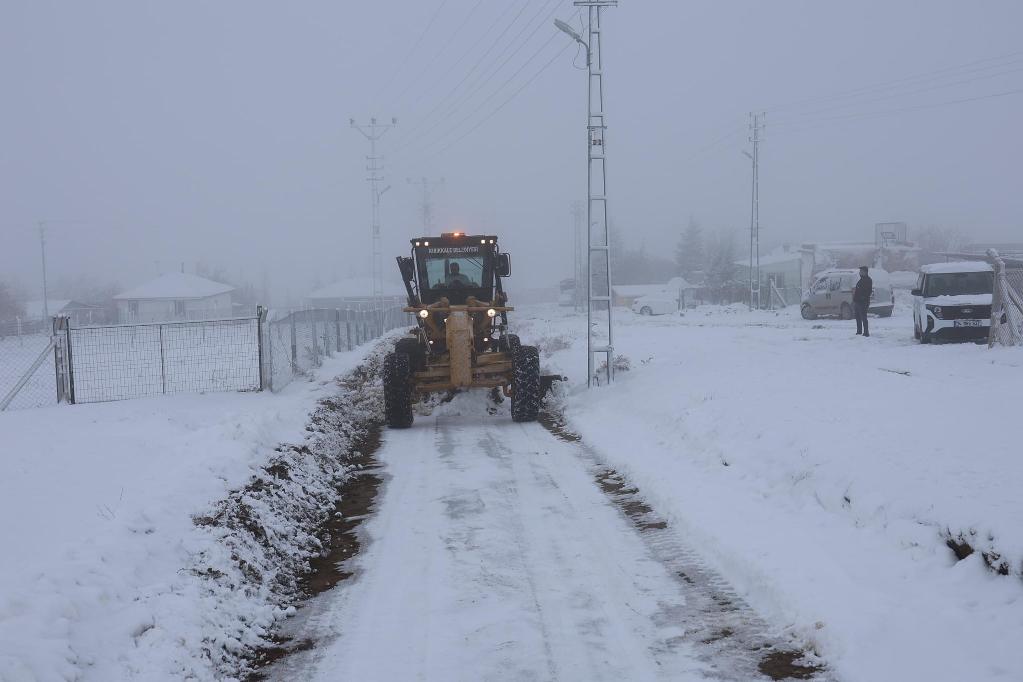 KIRIKKALE BELEDİYESİ KARLA MÜCADELE ÇALIŞMALARINI HIZ KESMEDEN SÜRDÜRÜYOR