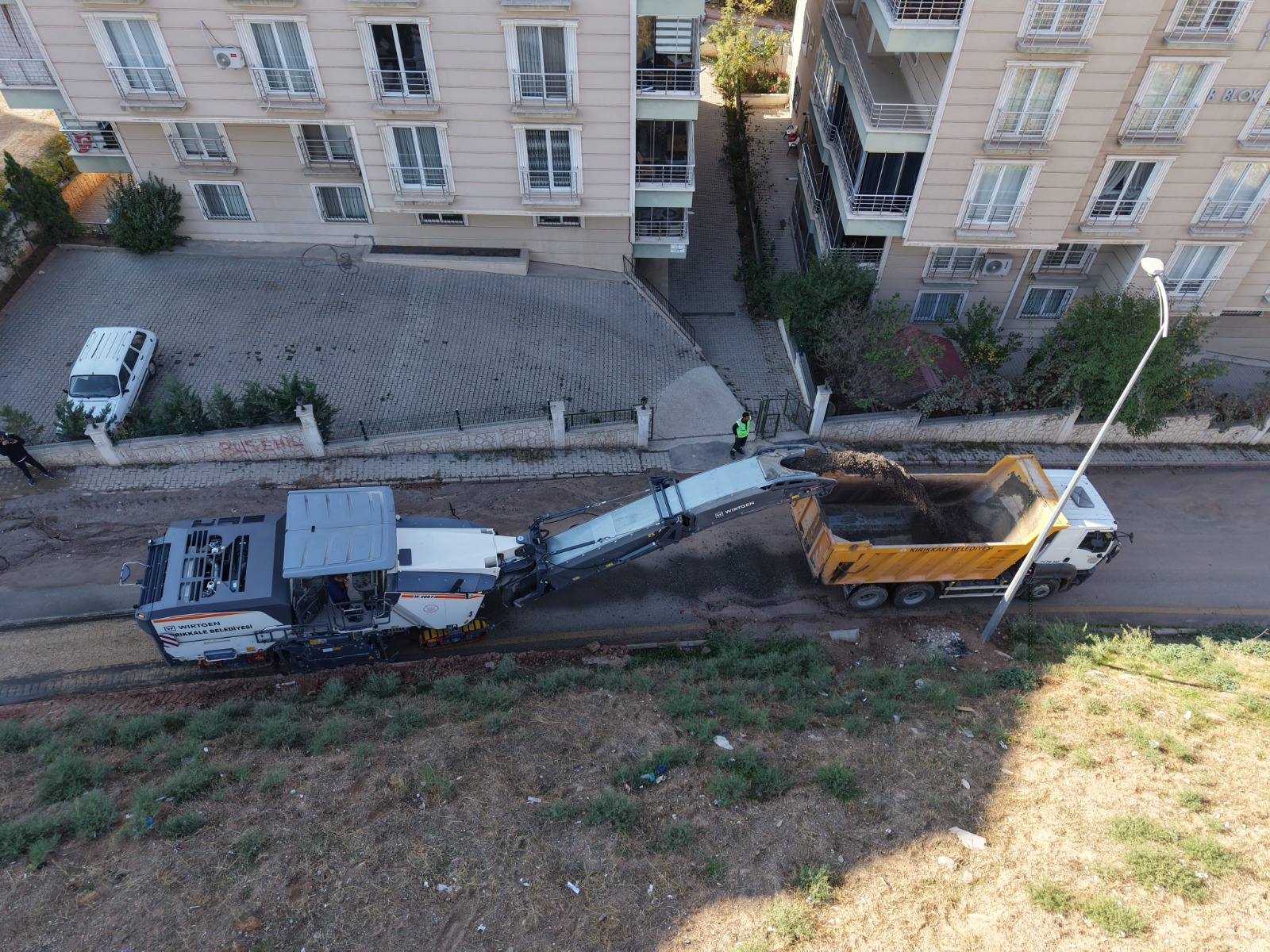 ÇALILIÖZ MAHALLESİ’NDE YILLARDIR BEKLENEN ALT YAPI SORUNU ÇÖZÜLDÜ: ÜST YAPI ÇALIŞMALARI HIZLA SÜRÜYOR