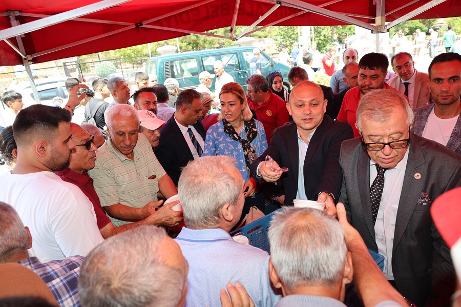 KIRIKKALE'DE BİNLERCE AŞURE DAĞITILDI