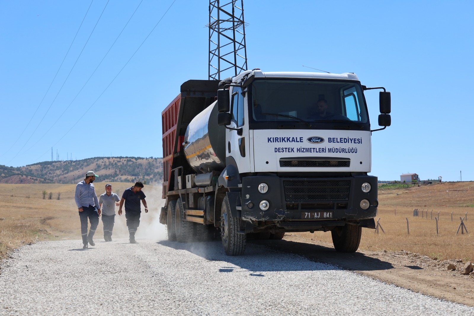 KIRIKKALE BELEDİYESİ SATHİ KAPLAMA ÇALIŞMALARINA HIZ KAZANDIRIYOR